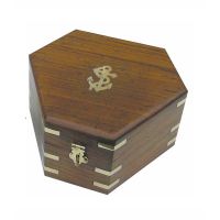 Boîte en bois avec sextant en laiton
